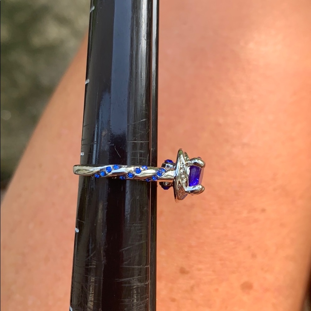 Silver-tone Blue Stone Costume Ring 👠 - Picture 8 of 10